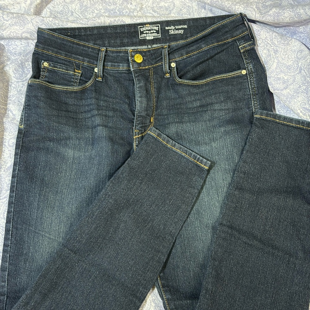 Totally Shaping Levi’s skinny jeans.  I wore twice. In great shape 14M W32 L30